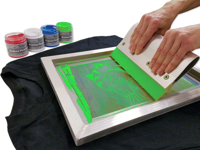 Screen-printing-on-metal
