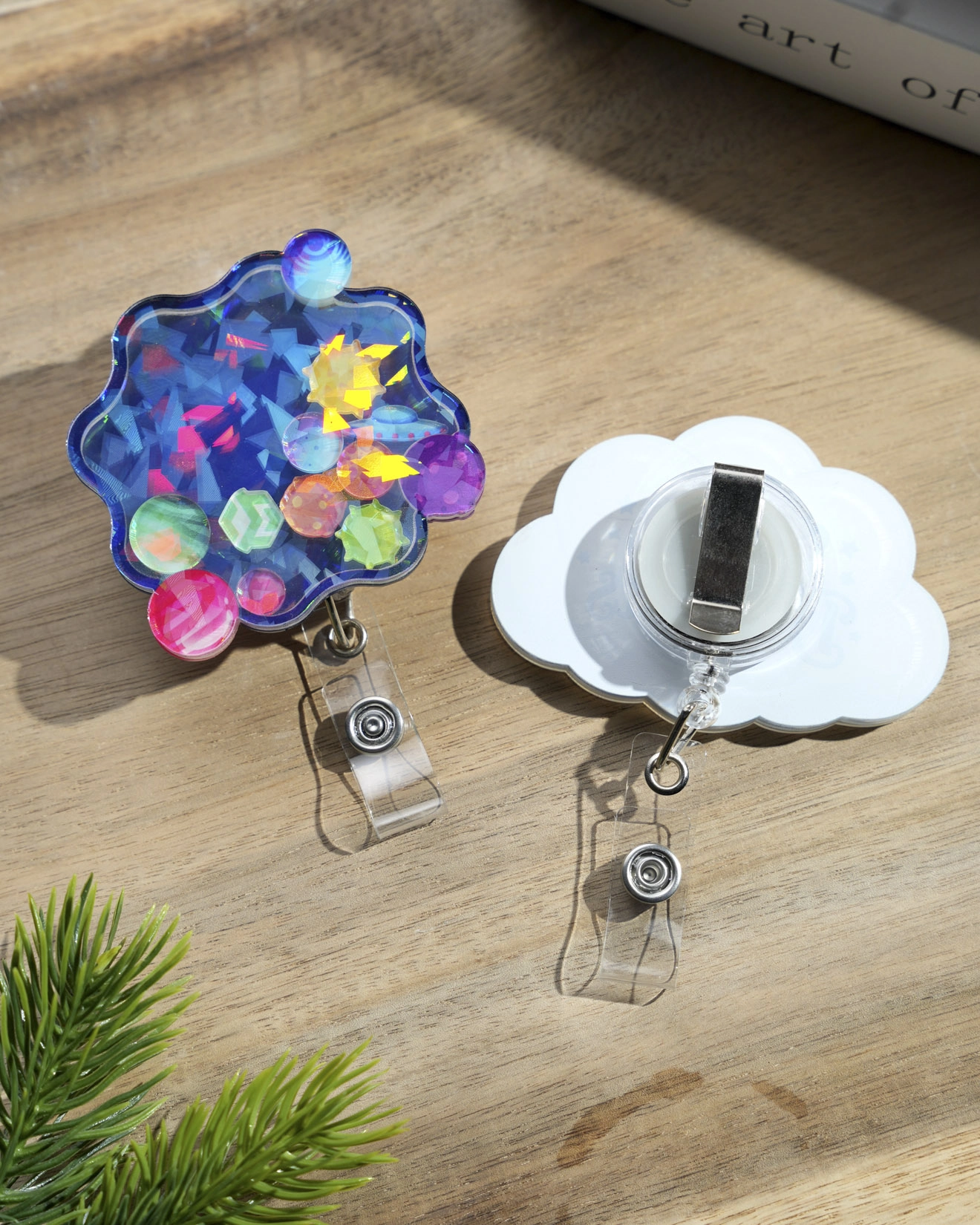 custom shape hologram shaker badge reel