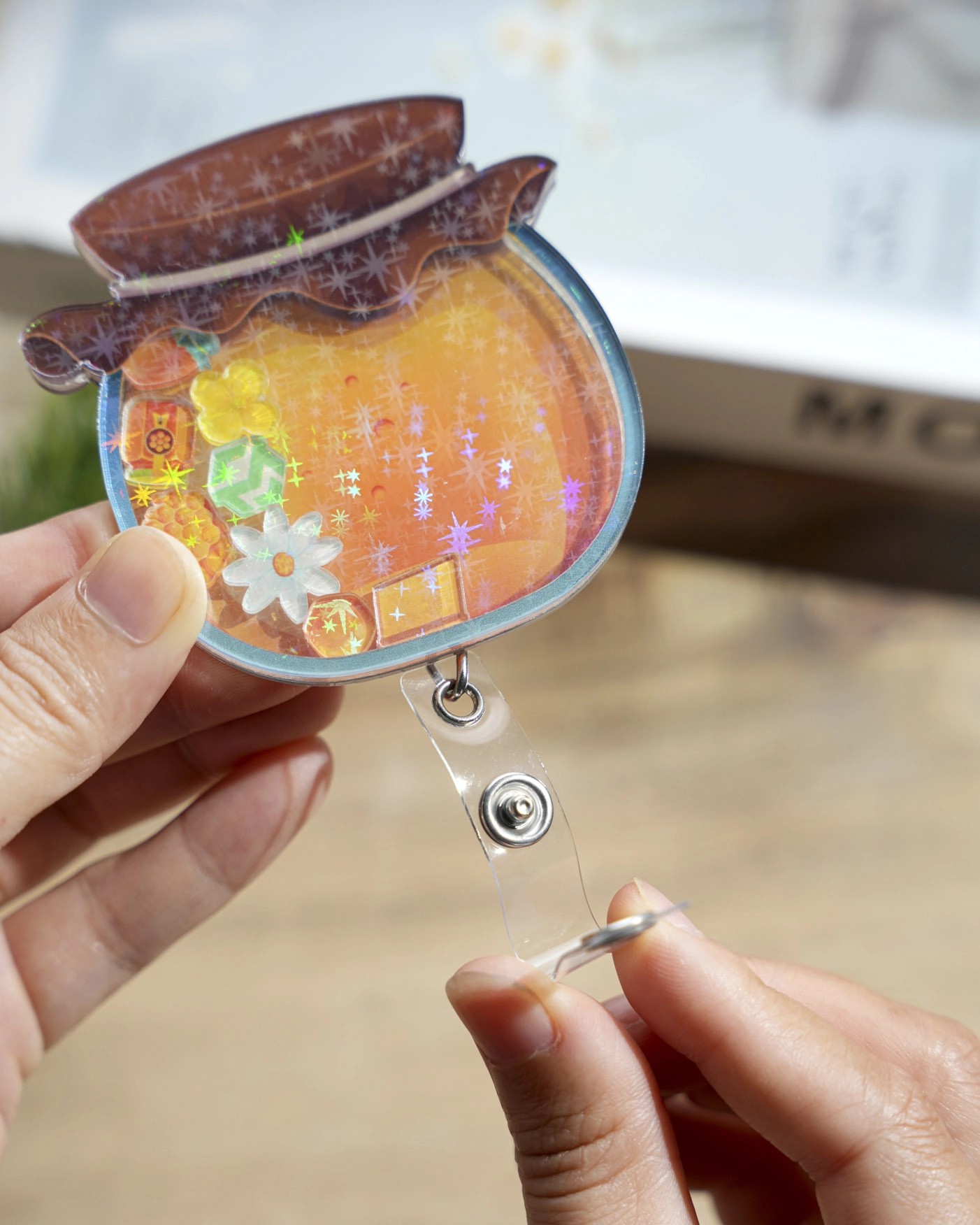 custom shape hologram shaker badge reel