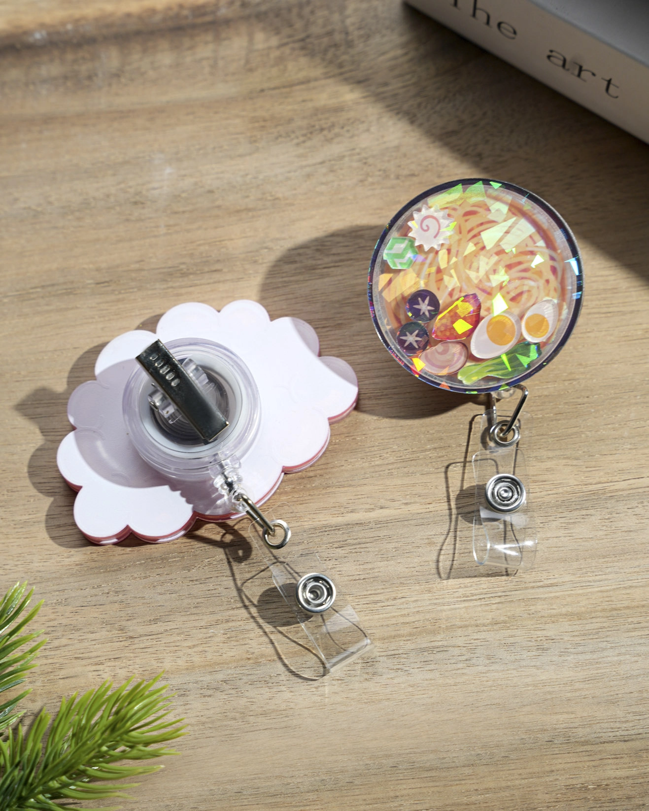 custom shape hologram shaker badge reel